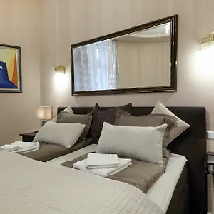 Urban Flats Center Apartment